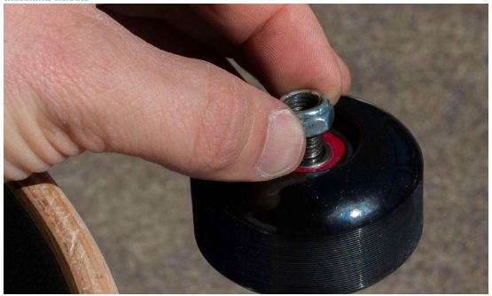 how to change the wheels on a skateboard